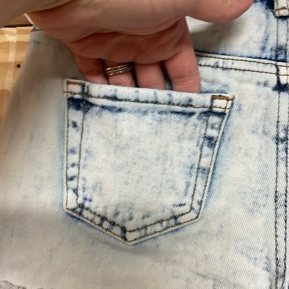 PacSun size 22 High-rise Distressed Bleached 3” 100% Cotton Short Shorts - Picture 8 of 11